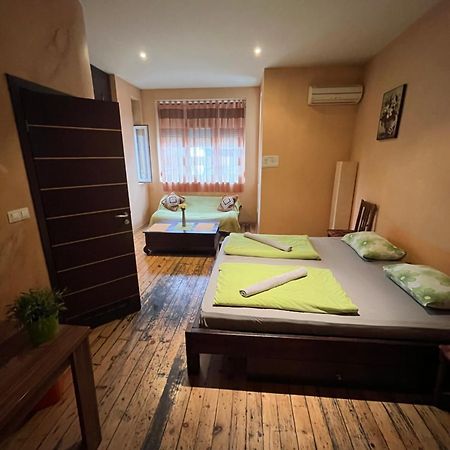 Elegance On A Budget - Rooms For Rent In Sofia Center Экстерьер фото