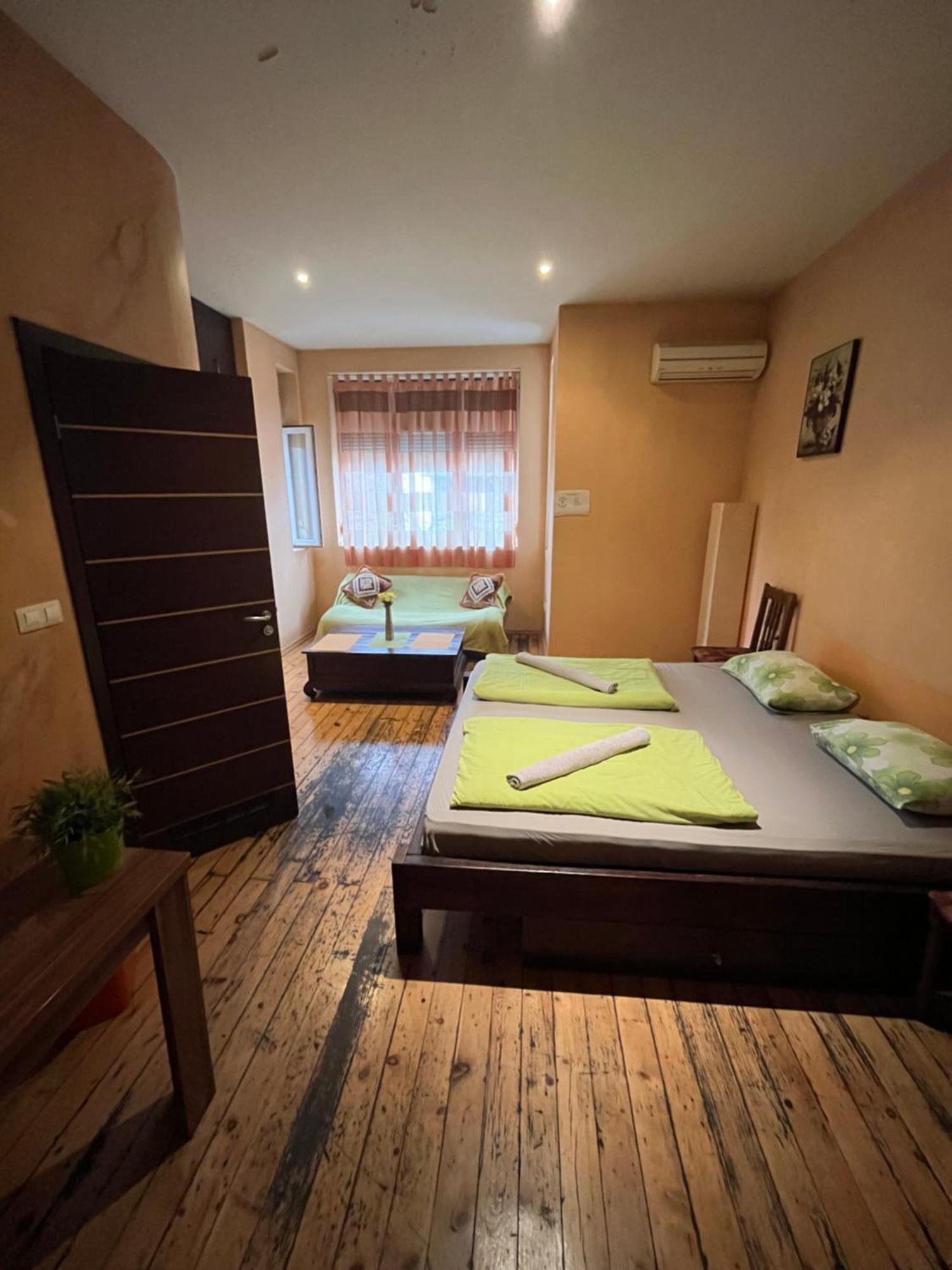 Elegance On A Budget - Rooms For Rent In Sofia Center Экстерьер фото